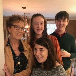 Meet your Posher, Caroline